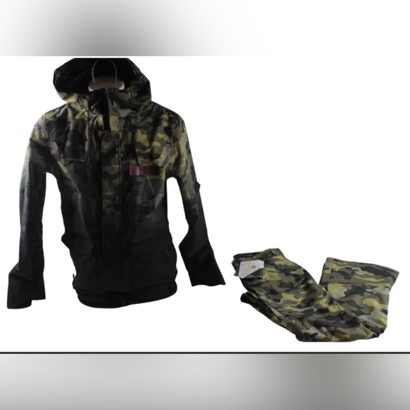 Oakley Camo Snow Jacket & Camo Pants: 2 Pieces Size: M [C2052] Men NWT
